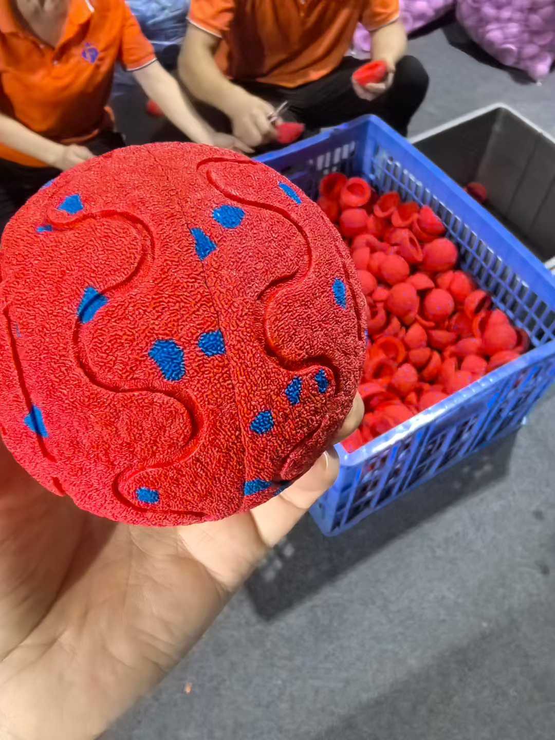 笨重玩具伤宠物牙齿？超轻ETPU，守护爱宠口腔健康